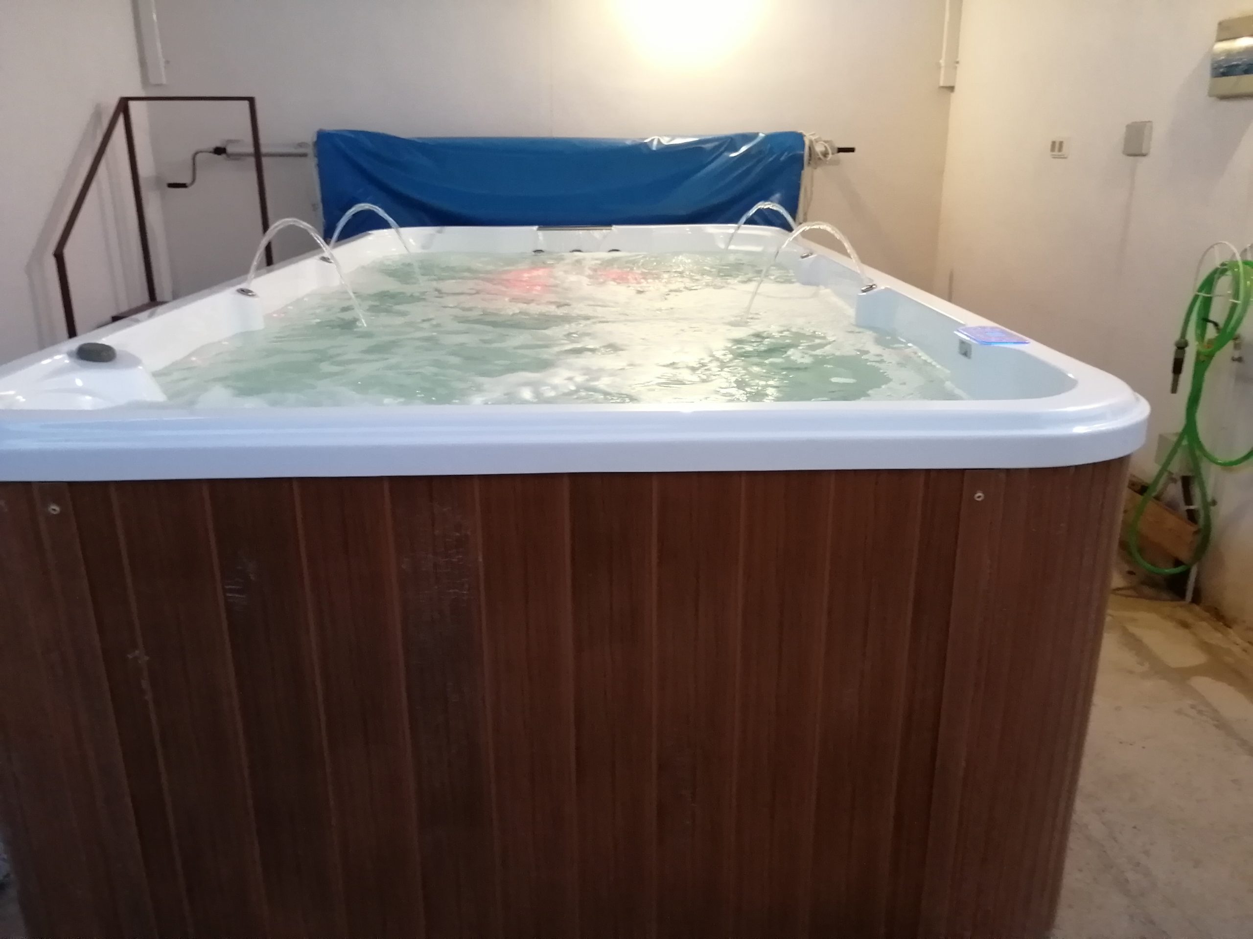 Comodidad: <span>Piscina de hidromasaje</span>